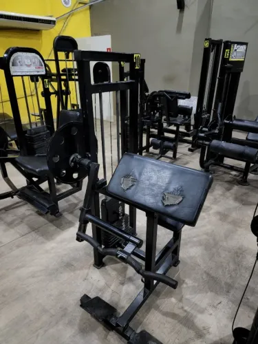 Maquina Mesa Biceps Scott Buick