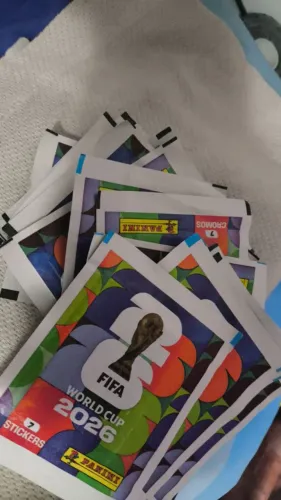18 Pacotes de figurinhas da copa