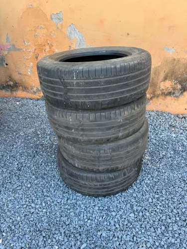 4 Pneus 215/60 R15 meia vida