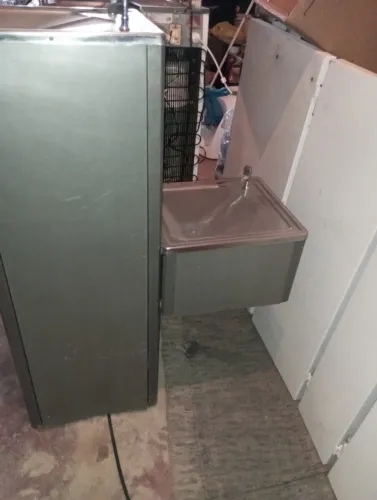Bebedouro de coluna DUPLO usado com marcas de uso, 127volts funcionado pereitamente