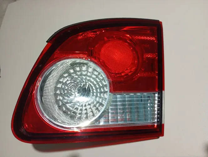 LANTERNA DA TAMPA TRASEIRA ORIGINAL CHEVROLET CLASSIC 2010 ATE 2016 L/D