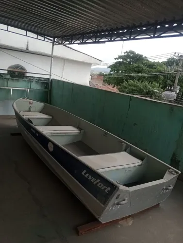 Barco de alumínio muito novo!