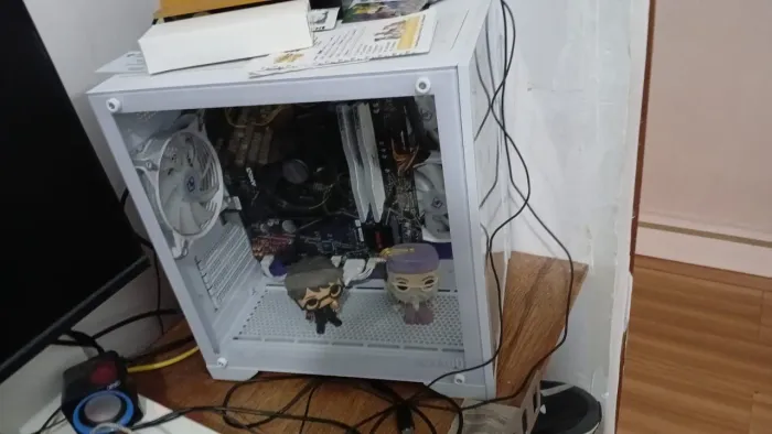 Computador Gamer Ryzen 5 5600GT + Monitor HP 24"