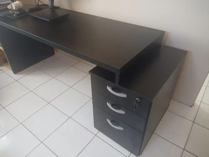 Mesa de escritório 1,90m x 70 cm x 76 cm
