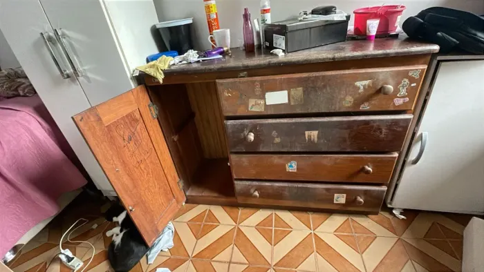Cômoda de madeira boa