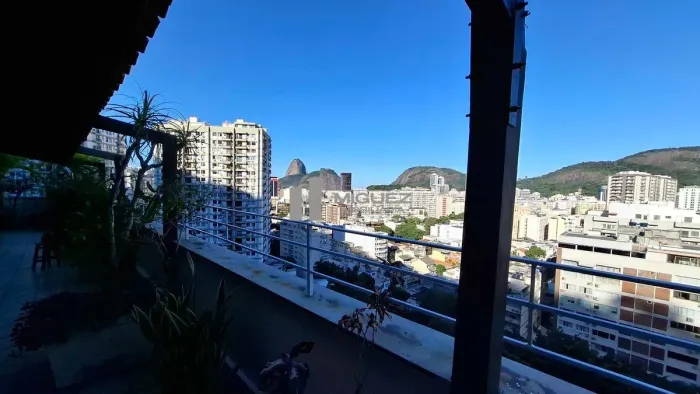 COBERTURA DE ALTO PADRÃO - UMA OBRA-PRIMA NAS ALTURAS DO RIO DE JANEIRO com 442 m² e vista