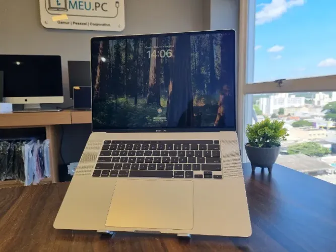 Apple MacBook Pro 2019 Touch Bar | Core i7 | AMD Radeon Pro | 512GB SSD | 16GB DDR4 | 16"