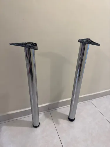 Pe mesa
