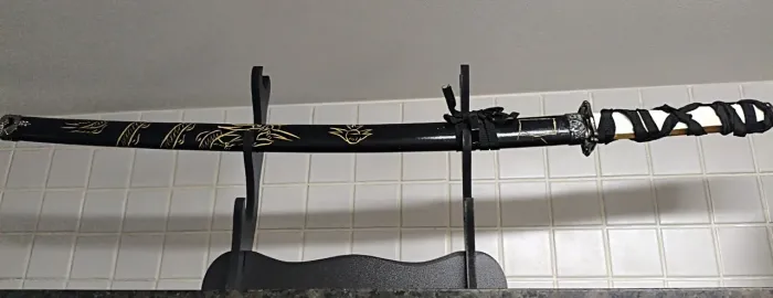 Katana Ornamental de aço capa madeira decorada