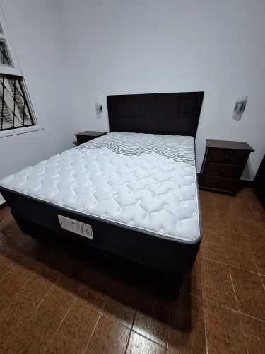 Jogo de quarto com cama Box completa,  2 móveis de cabaceira + comoda