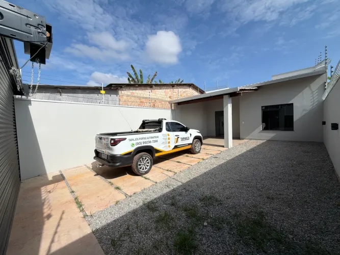 Casa nova a venda.