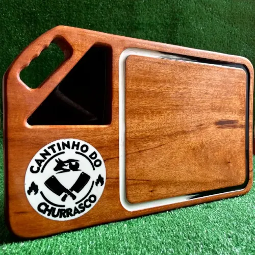 Tábua de Churrasco em Resina com Design Funcional