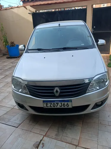 Renault Logan Expression Hi-flex 1.6 16V 4P AUT 2013