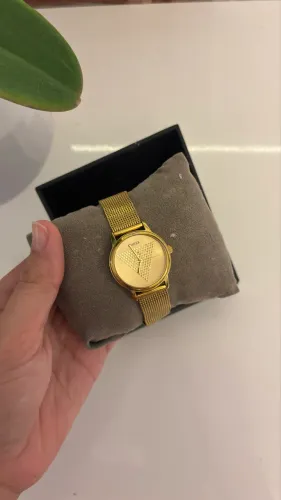 Relógio Guess feminino dourado