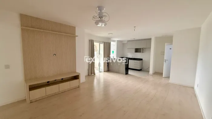 Apartamento no Centro de Joinville semi mobiliado 102 m2 privativos.