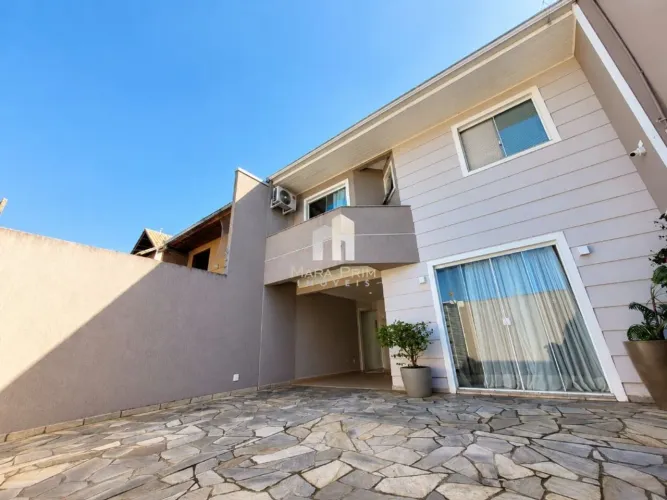 Sobrado com 3 dormitórios à venda por R$690.000,00, 123m² - Tarumã - Curitiba/PR
