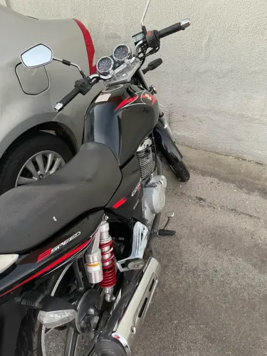 Suzuki GSR150i - freio a disco - Partida elétrica