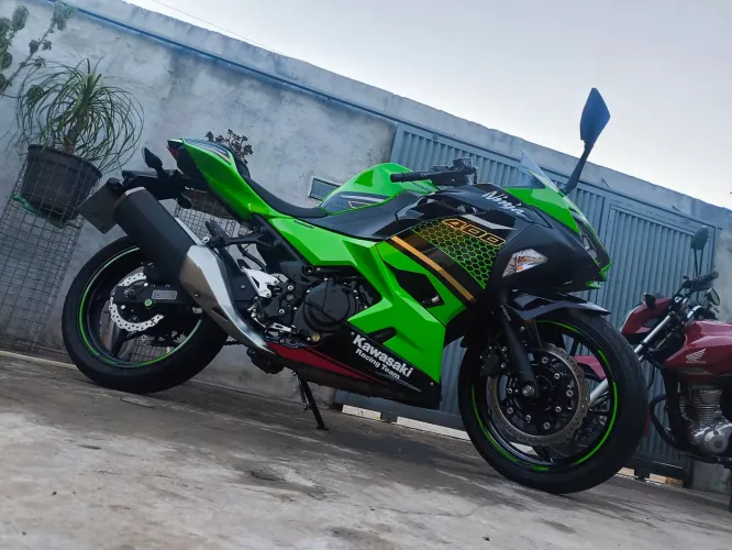 Kawasaki ninja 400 impecável