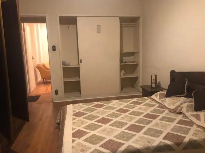 Alugo quarto mobiliado para moças