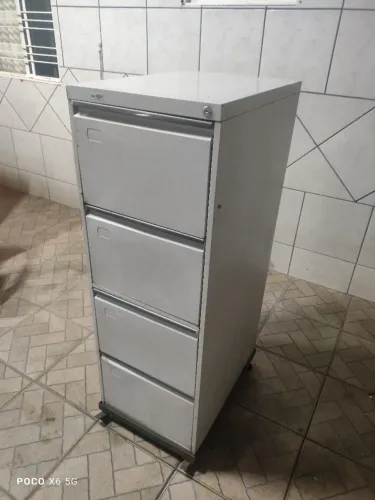 Armário Arquivo de aço 4 Gavetas com rodinhas usado oportunidade