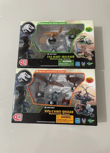 Dois brinquedos Jurassic World por 100