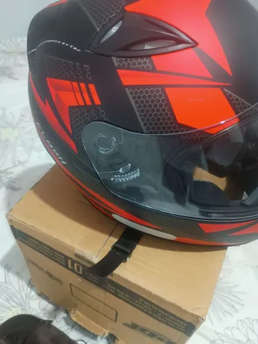 Vendo 2 capacetes novos 