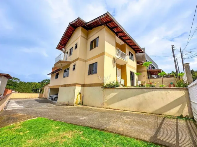 VENDE CASA 5 QUARTOS, 2 COZINHAS, 2 SALAS E ÁREA DE FESTAS NA ITOUPAVA CENTRAL-BLUMENAU/SC
