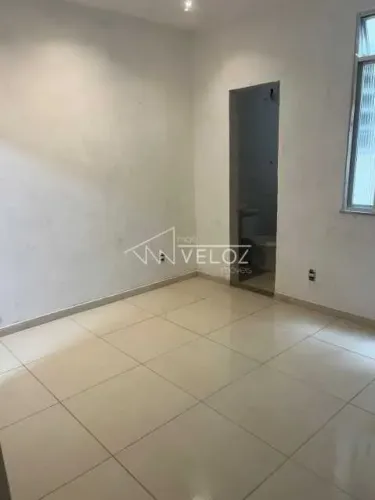 Kitnet/Conjugado - / Residencial / Glória