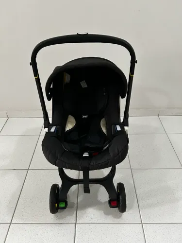 Carrinho de Bebê 2 em 1 (Carrinho + Bebê Conforto) - Ótimo Estado