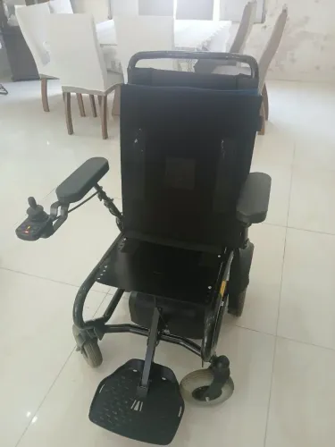 Cadeira de rodas motorizada 