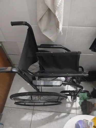 Vende-se cadeira de rodas usada
