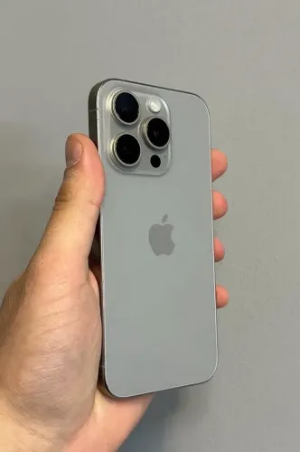 iPhone 15 pro 128gb natural titanium