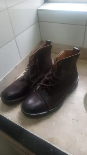 4 Pares de Botas Nunca Usados