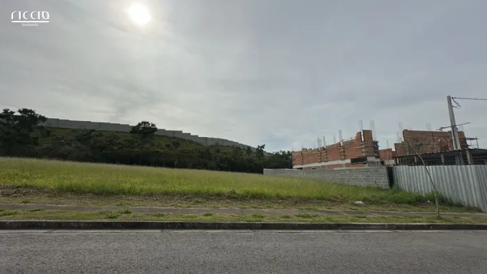 Terreno à venda no Condomínio Recanto da Baronesa com 750,14m2, Zona Sul de São José dos C