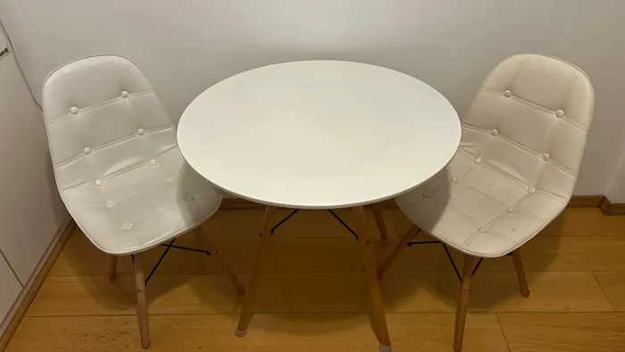 Conjunto branco Eiffel mesa redonda 90cm + 2 cadeiras