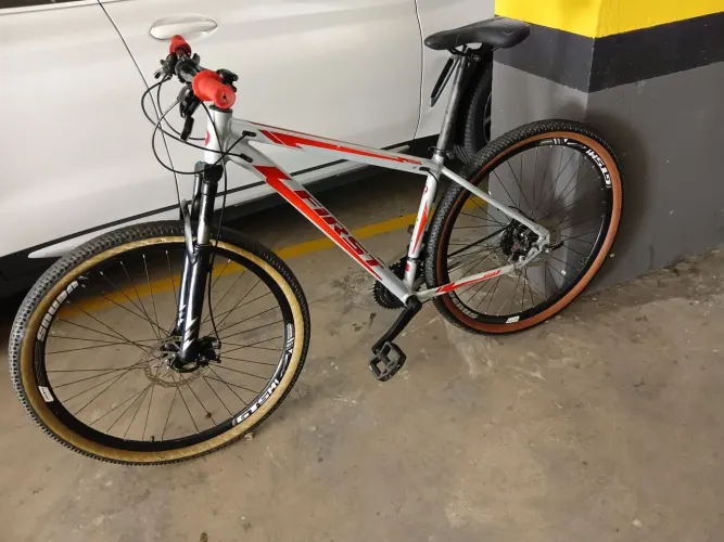 Bicicleta First troco por relógio, guitarra itens de moto jaqueta, capacete