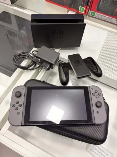 Nintendo Switch v2 cinza completo bem novinho