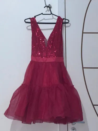Vestido vermelho com brilho