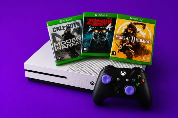 Vende se Xbox one S Com 4 jogos  + Controle Personalizado, Console na Caixa