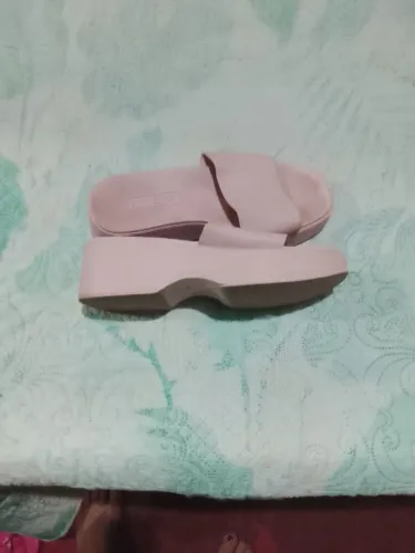 Vendo se esta sandália não faço entrega em perfeito estado
