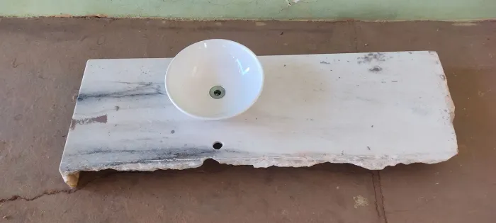 Bancada de  mármore com pia