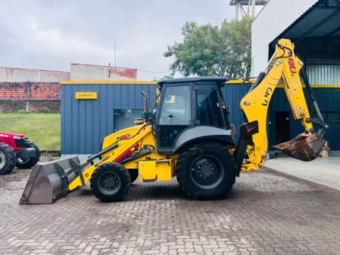 Retroescavadeira New Holland B80C 