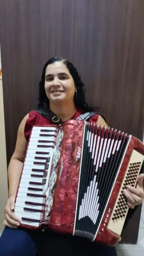 AULAS DE INICIAÇÃO MUSICAL, TEORIA E MUITA AULA PRÁTICA. PARA TODAS AS IDADES