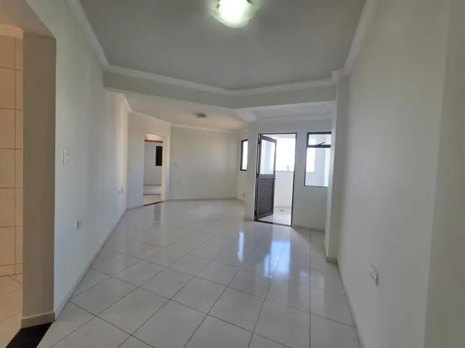 Apartamento à Venda Edifício Santa Helena na Zona 01 de Maringá com Suíte