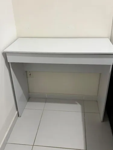 Penteadeira ou escrivania de estudos