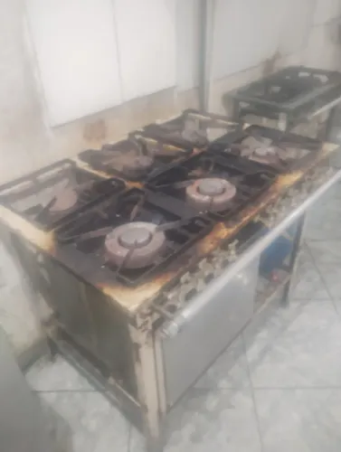 Fogão industrial 6 bocas com forno 