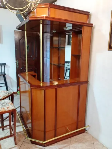 Móvel barzinho com 2 banquetas