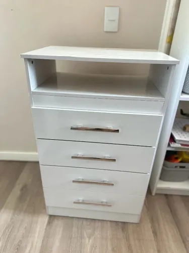 Gaveteiro com 4 gavetas seminovo