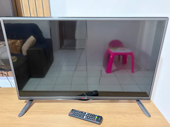 TV - LG 32 polegadas (NOVÍSSIMA)