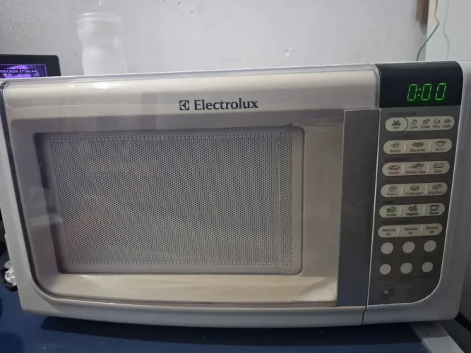 Microondas Electrolux semi novo